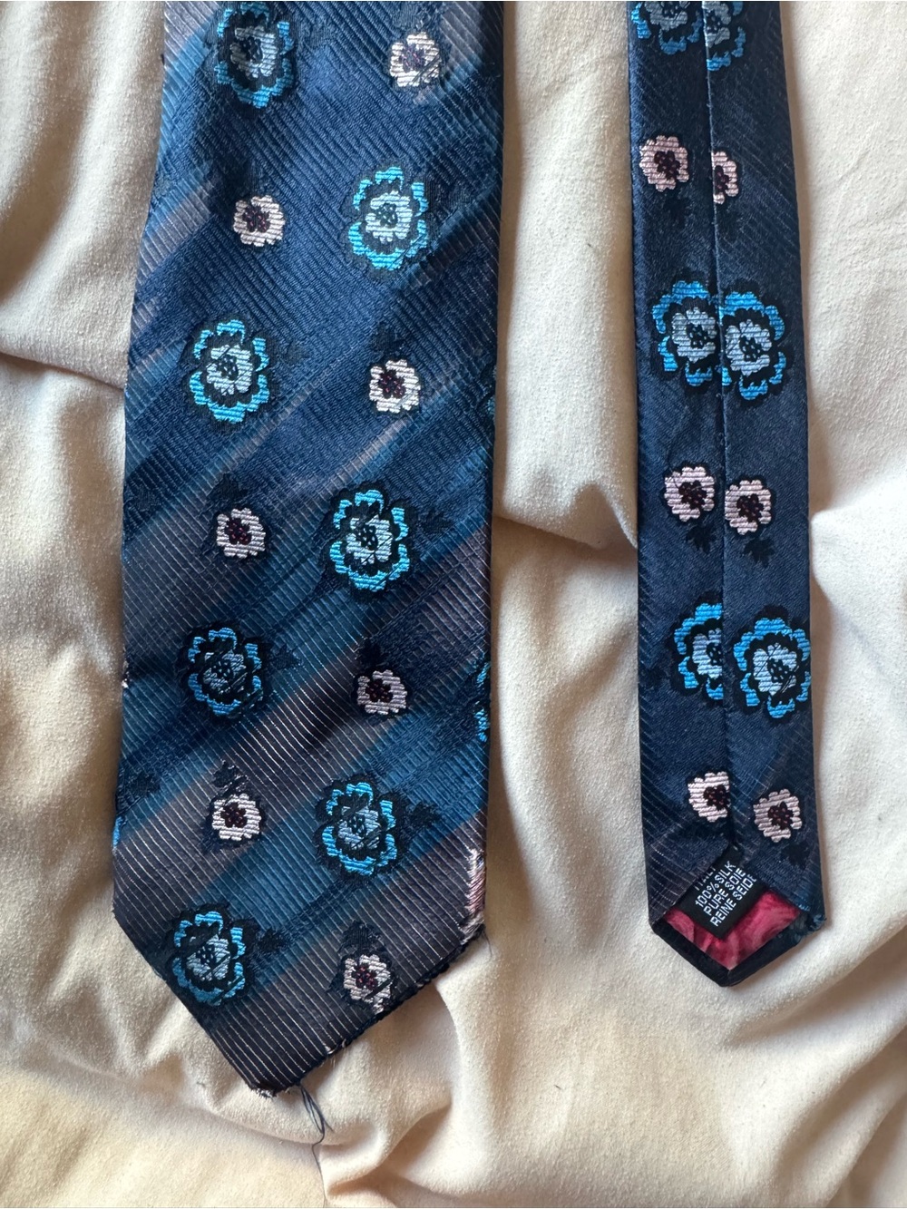 Paul Smith navy floral tie - See photos for flaws